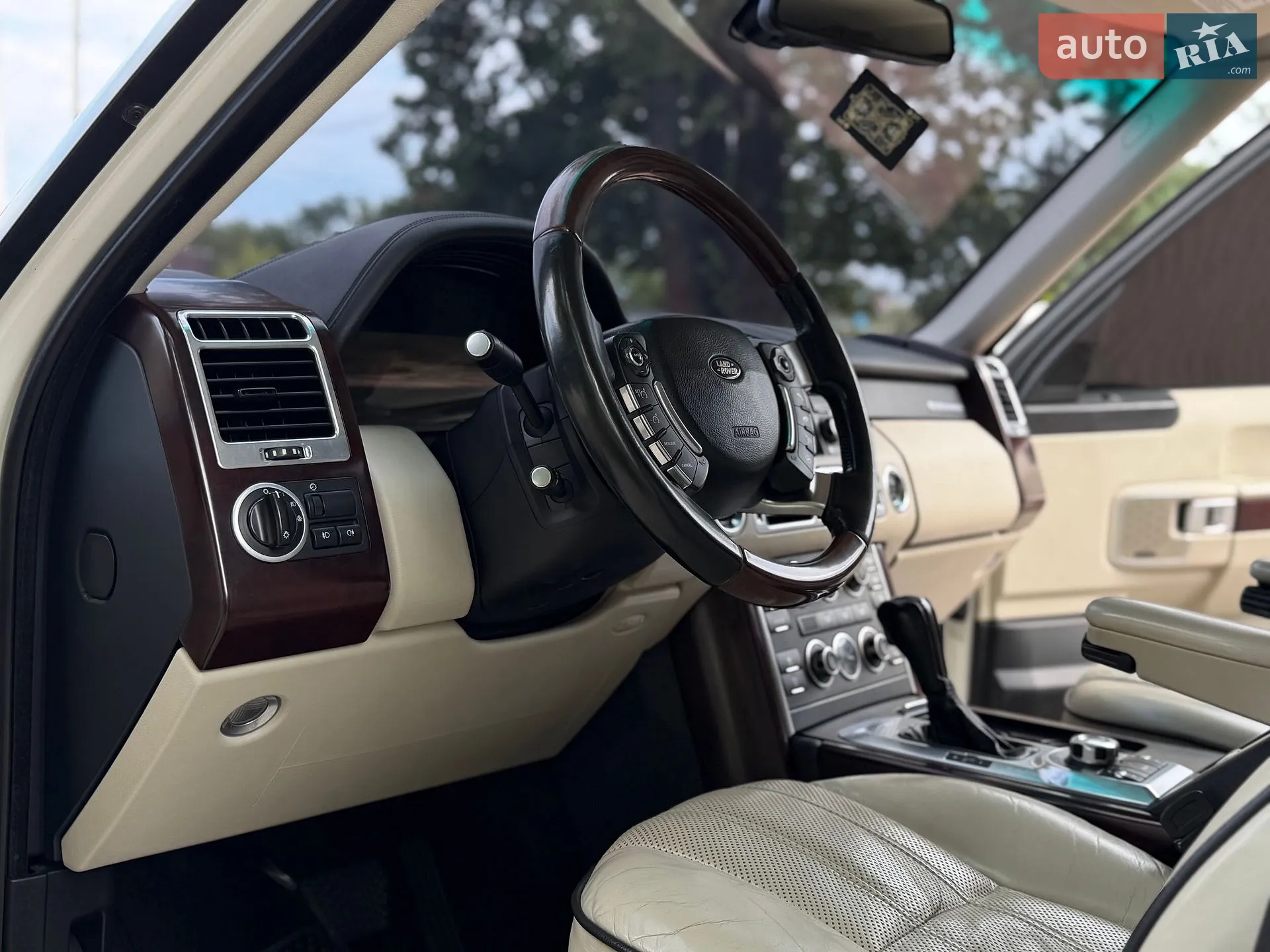2010 Land Rover Range Rover - мініатюра 26