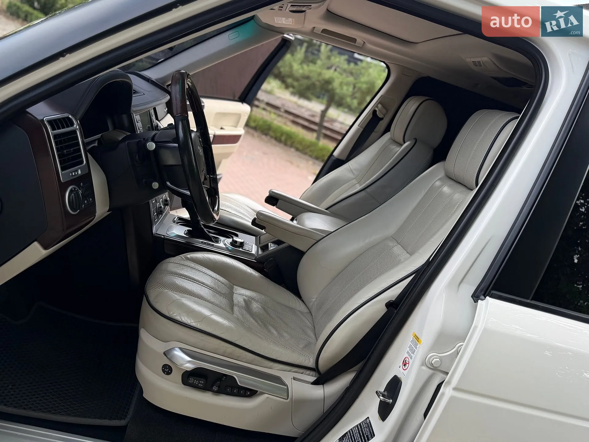 2010 Land Rover Range Rover - мініатюра 29