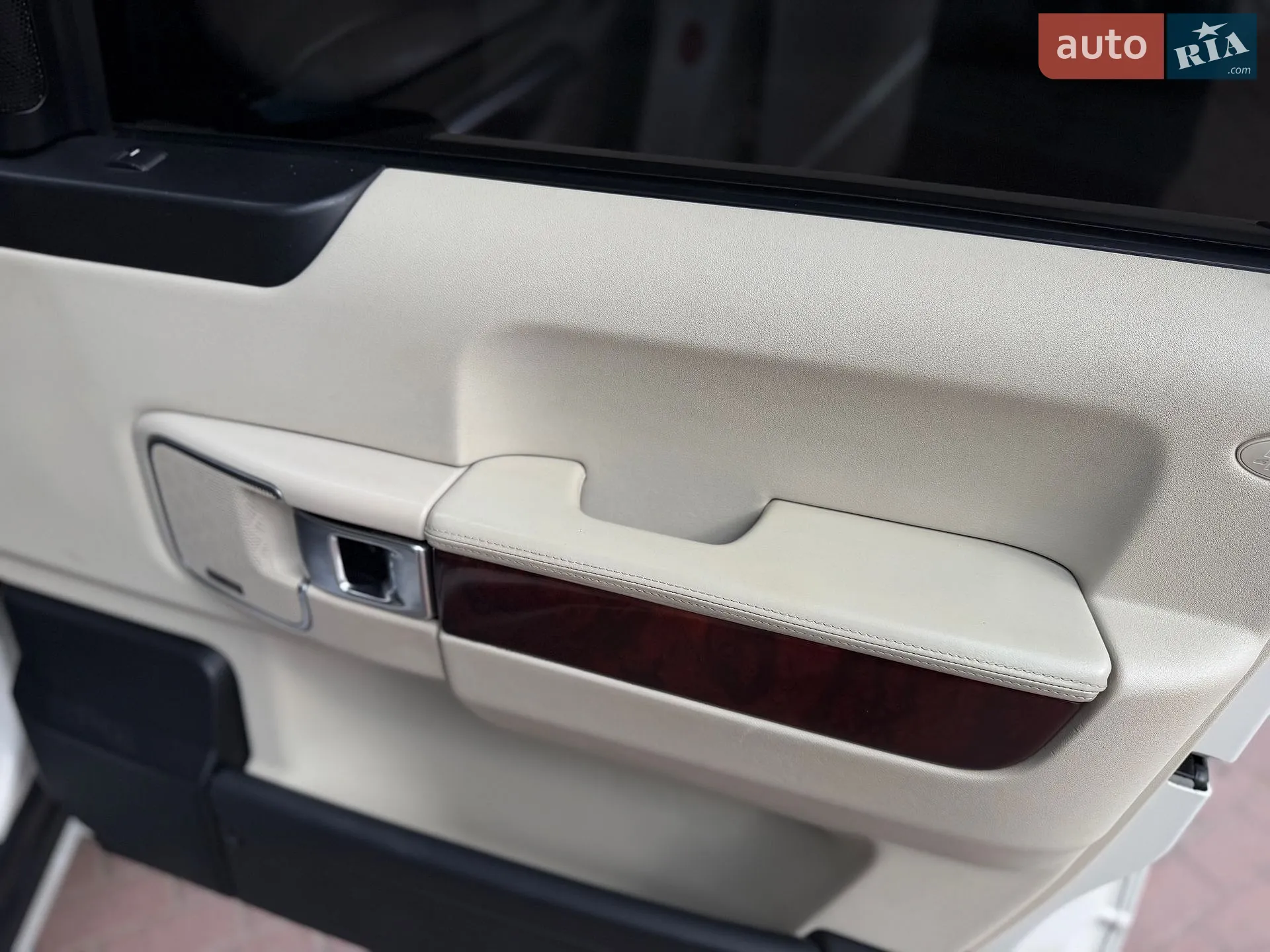 2010 Land Rover Range Rover - мініатюра 32