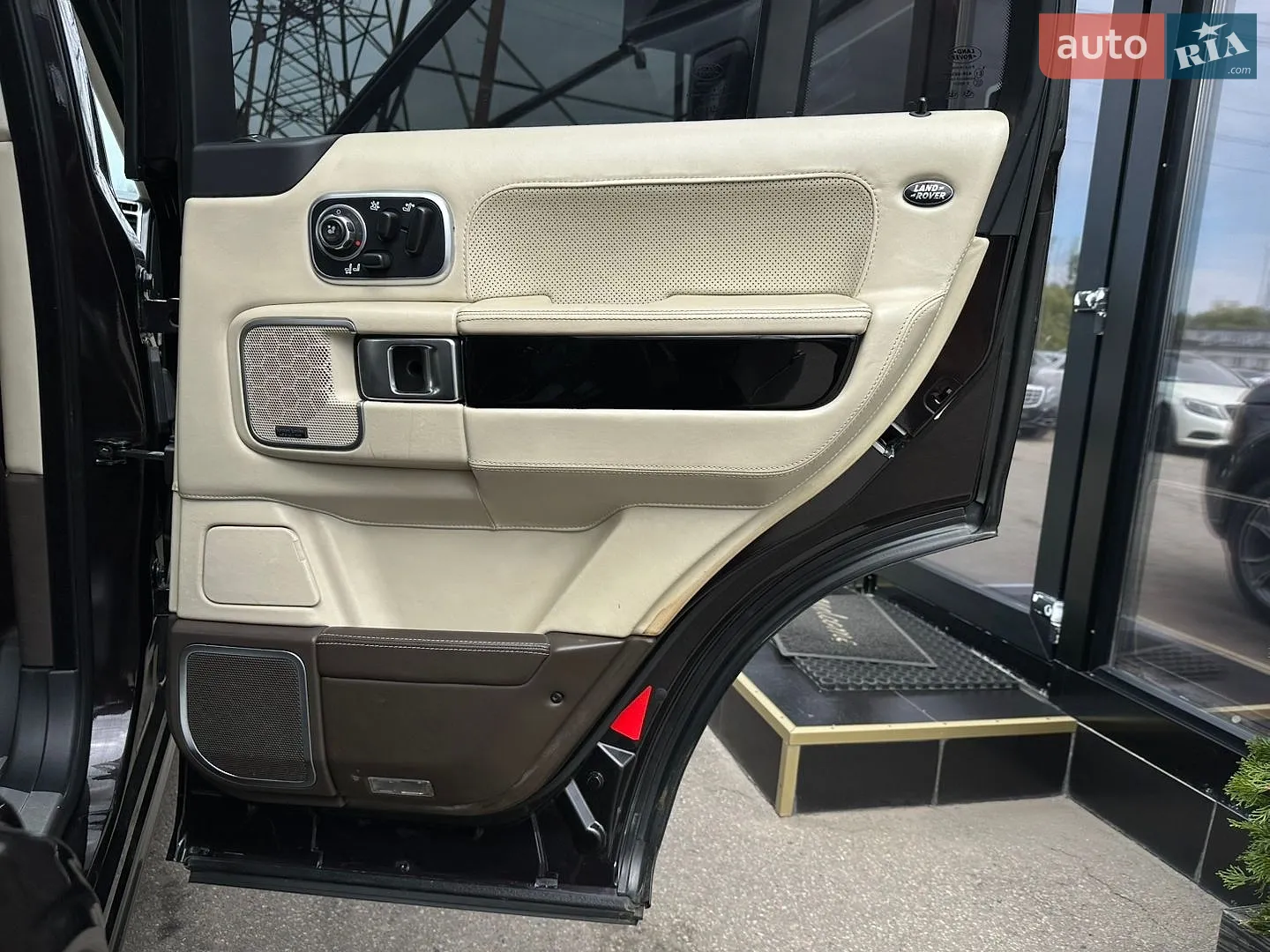 2011 Land Rover Range Rover - мініатюра 24