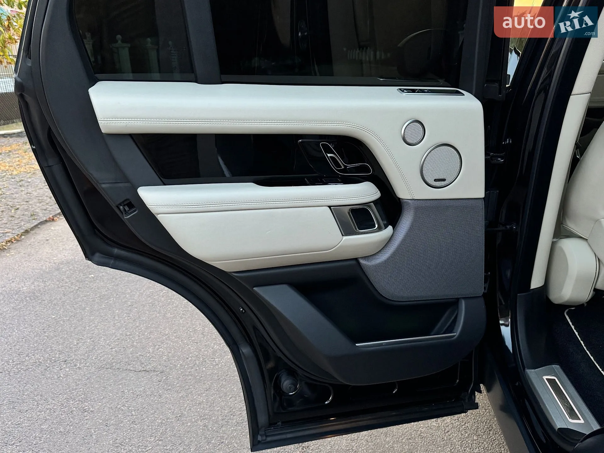 2018 Land Rover Range Rover - мініатюра 21