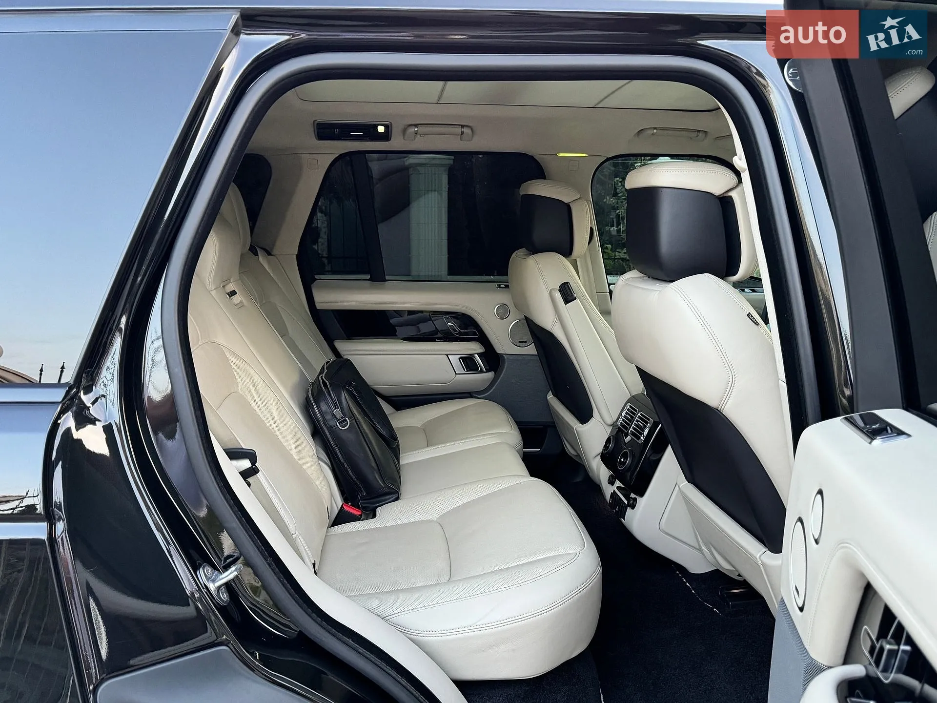 2018 Land Rover Range Rover - мініатюра 25