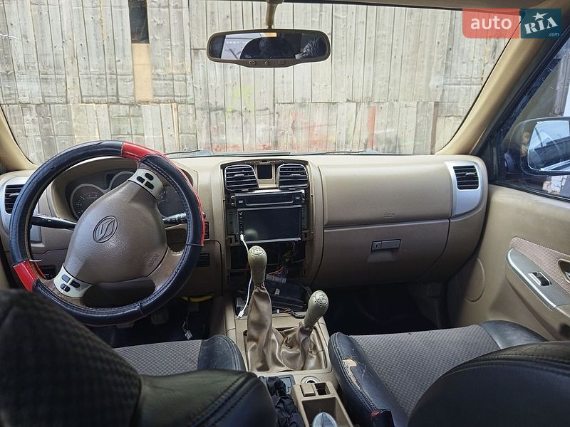 Позашляховик / Кросовер Landwind X6 2008 в Обертині