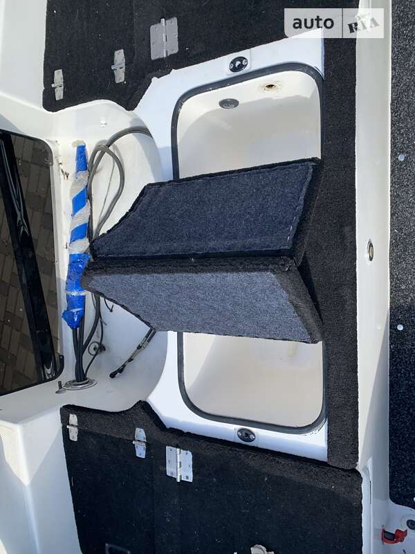 Катер Larson Cabrio 2011 в Запорожье