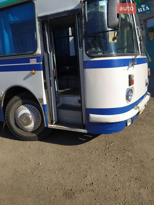 Міський автобус ЛАЗ 695 1998 в Нікополі