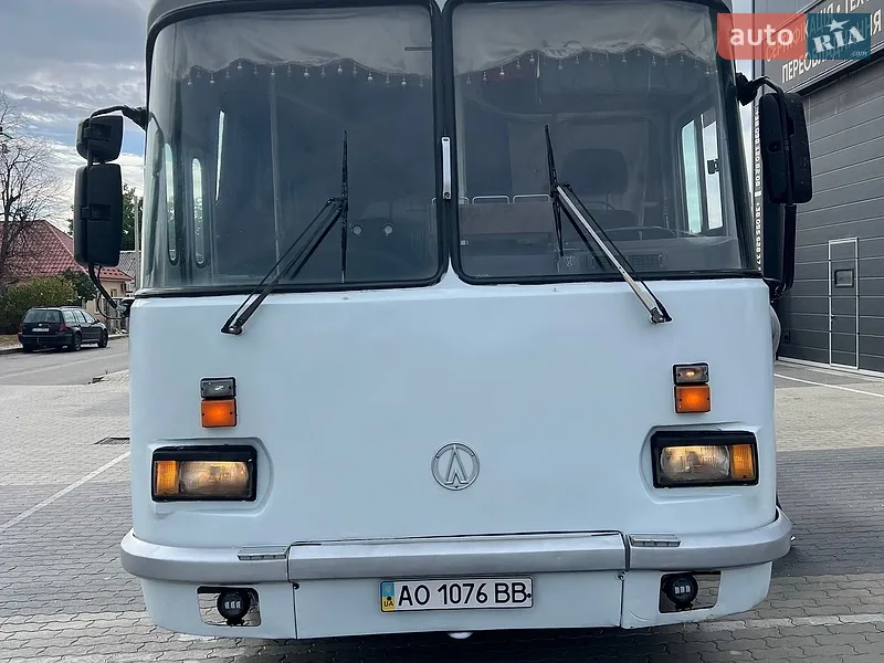 ЛАЗ 695 2000