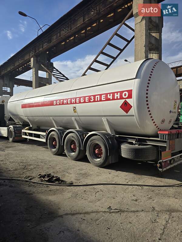 Газовоз LDS NG 2004 в Бурштині