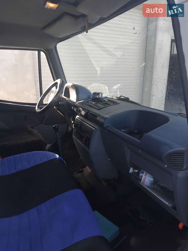 Для перевезення тварин LDV Convoy 2004 в Теофіполі