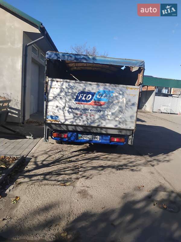 Для перевезення тварин LDV Convoy 2004 в Теофіполі