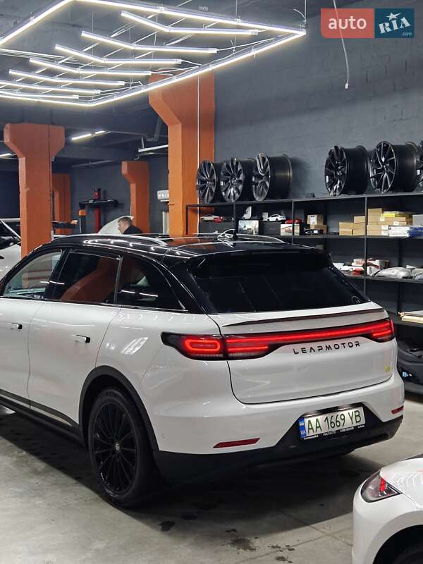 Внедорожник / Кроссовер Leapmotor С11 2023 в Черновцах