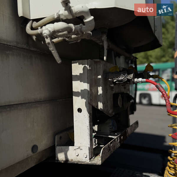 Для перевозки животных - полуприцеп LeciTrailer SR 2005 в Шептицькому