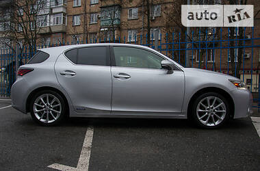 Хетчбек Lexus CT 2011 в 