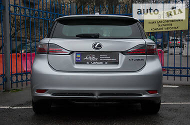 Хетчбек Lexus CT 2011 в 