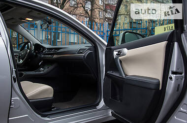 Хетчбек Lexus CT 2011 в 