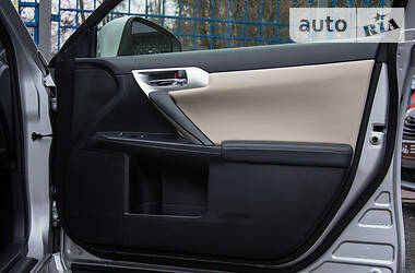 Хетчбек Lexus CT 2011 в 