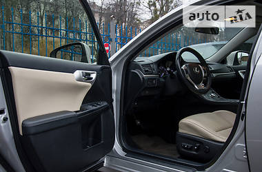 Хетчбек Lexus CT 2011 в 