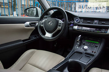 Хетчбек Lexus CT 2011 в 