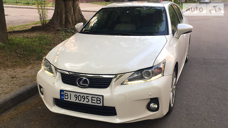 Хетчбек Lexus CT 2011 в 