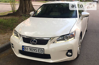 Хетчбек Lexus CT 2011 в 