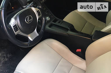 Хетчбек Lexus CT 2011 в 