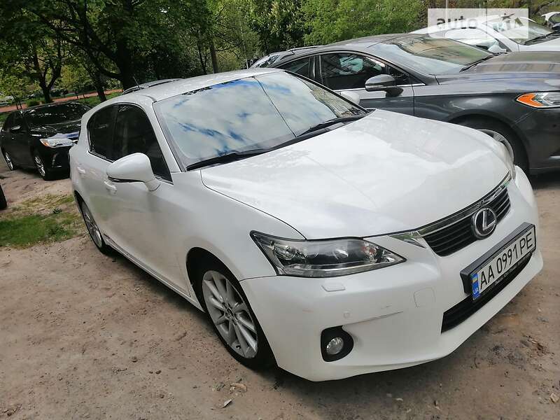 2011 Lexus CT-200H, VIN JTHKD5BHX02002029:plate — photo 1 (autoria)