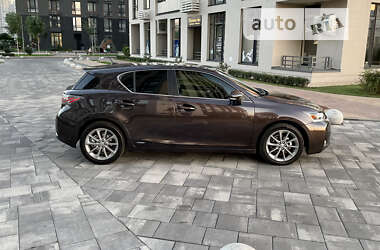 Хэтчбек Lexus CT 2012 в 