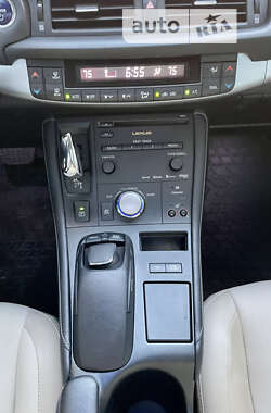 Хэтчбек Lexus CT 2012 в 