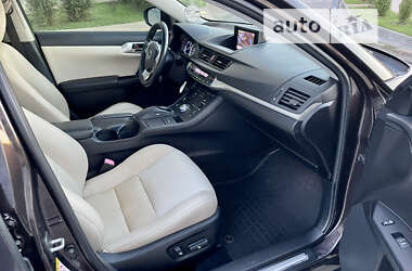 Хэтчбек Lexus CT 2012 в 