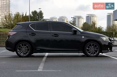 Хэтчбек Lexus CT 2012 в 