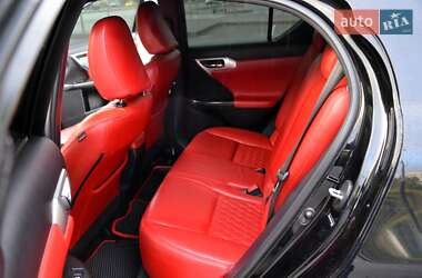 Хэтчбек Lexus CT 2012 в 