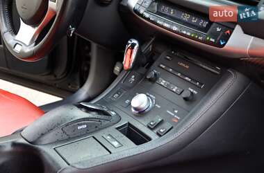 Хэтчбек Lexus CT 2012 в 