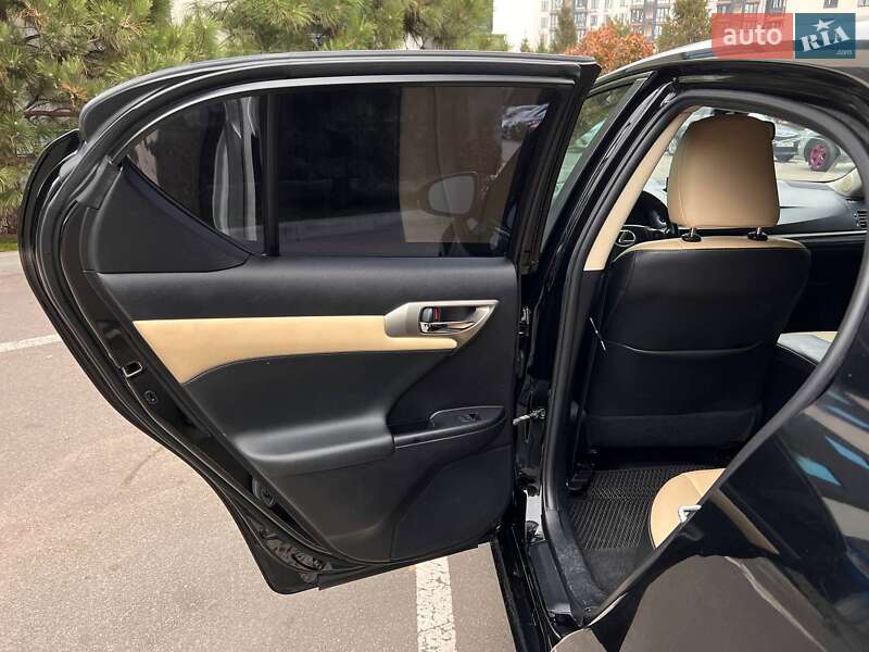 Хэтчбек Lexus CT 2014 в Киеве