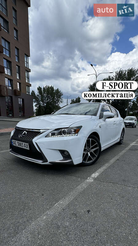 Хетчбек Lexus CT 2015 в 