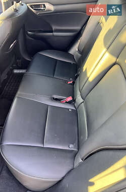 Хэтчбек Lexus CT 2014 в 