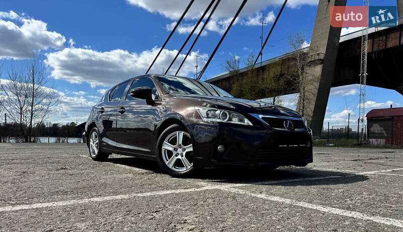 Хэтчбек Lexus CT 2014 в 