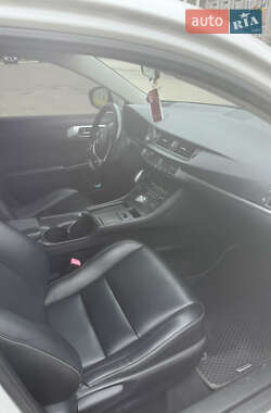 Хэтчбек Lexus CT 2011 в 