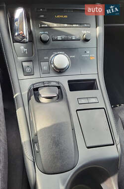 Хетчбек Lexus CT 2012 в 