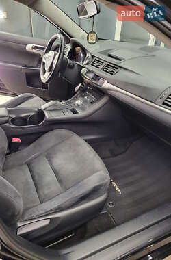Хетчбек Lexus CT 2012 в 