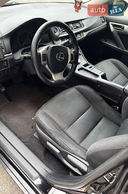 Хэтчбек Lexus CT 2011 в 