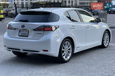 Хэтчбек Lexus CT 2012 в 