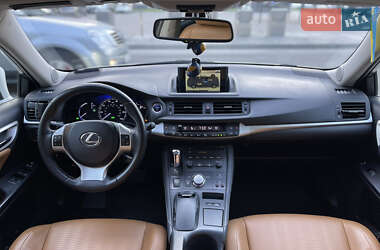 Хэтчбек Lexus CT 2012 в 