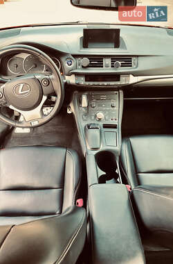 Хэтчбек Lexus CT 2014 в 
