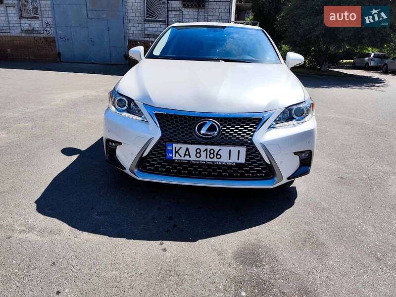 Хэтчбек Lexus CT 2016 в 