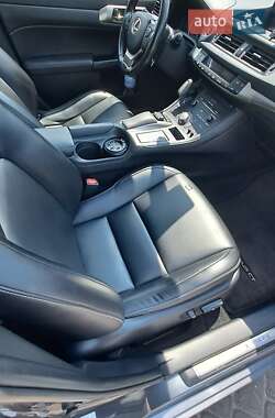 Хэтчбек Lexus CT 2016 в 
