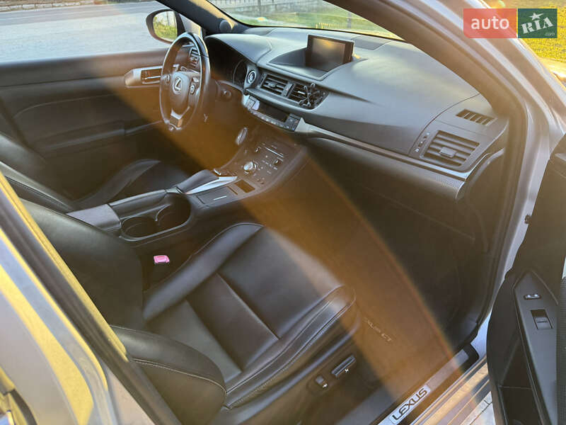 Хэтчбек Lexus CT 2015 в Львове