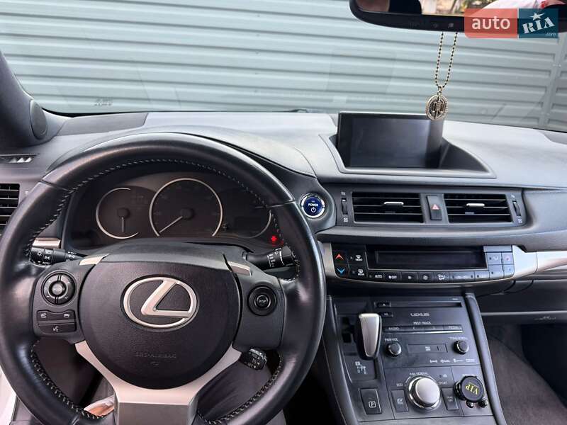 Хэтчбек Lexus CT 2014 в Южноукраинске
