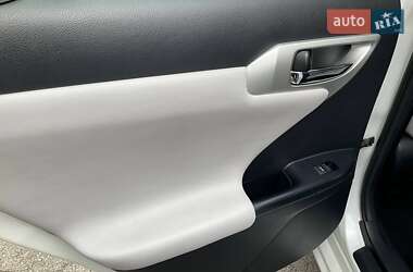Хэтчбек Lexus CT 2011 в 
