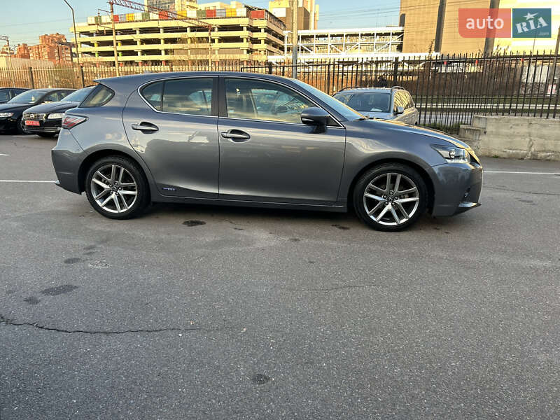 Хэтчбек Lexus CT 2017 в Киеве