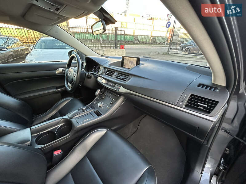 Хэтчбек Lexus CT 2017 в Киеве