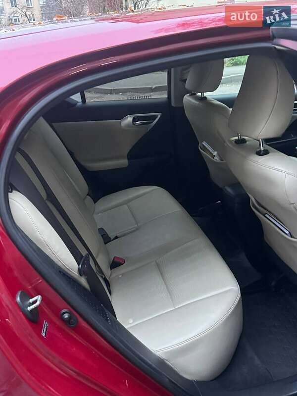 Хэтчбек Lexus CT 2012 в Мукачево